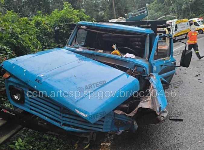 ACIDENTE NA SP-079 DEIXA UMA PESSOA FERIDA EM TAPIRAÍ